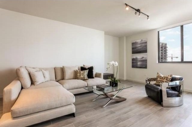1 bedroom Flat For Sale: 999 SW 1 ave #.. - 2