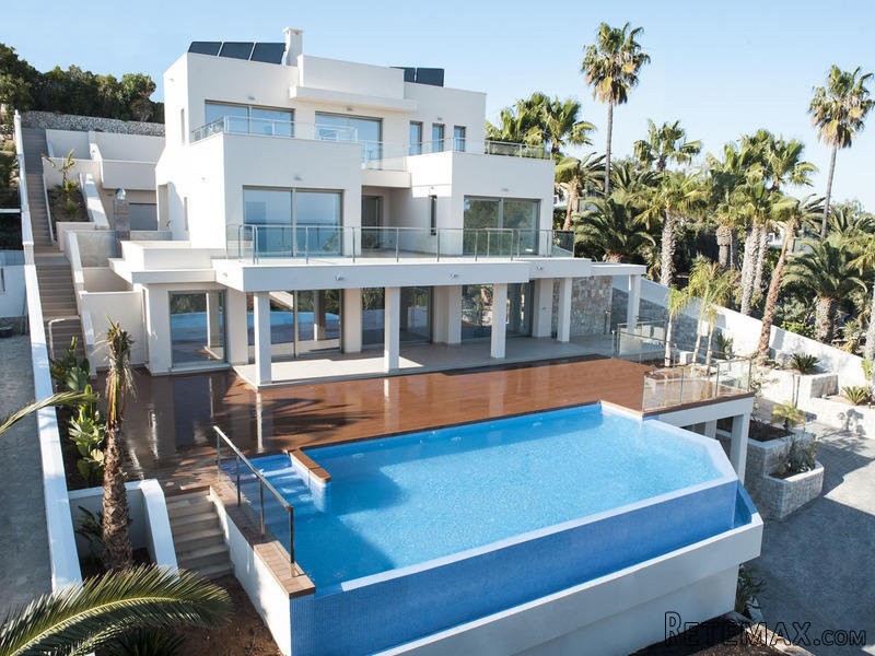 4 Bedrooms - Villa - Alicante - For Sale