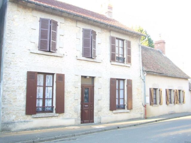 Lovely House with Garden and Garage