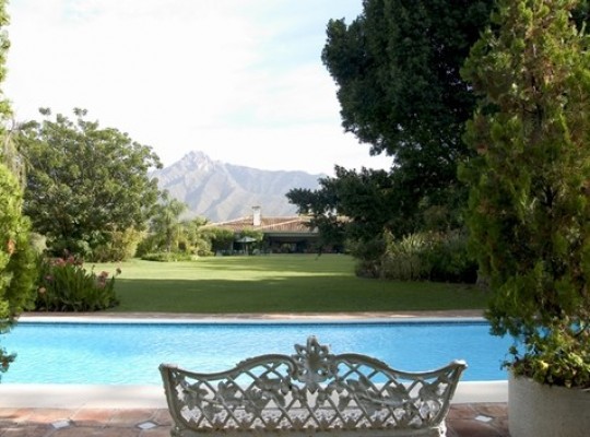 Villa for sale in The Golden Mile..