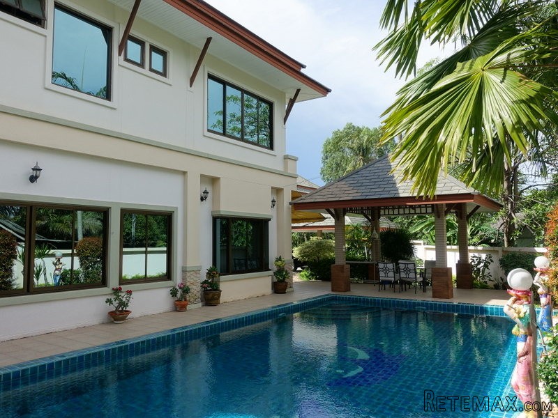 4 bedroom pool villa in top Estate Baan..