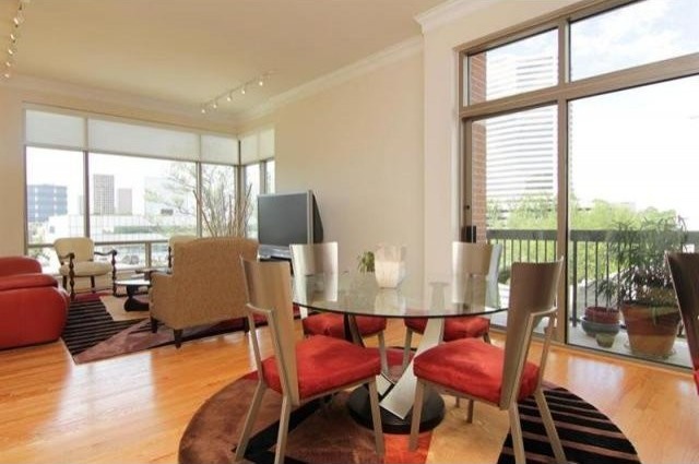 2 bedroom Apartment For Sale: 2211..