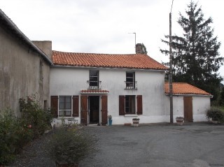House and Outbuildings with Huge.. - 2