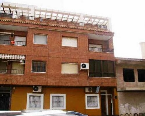 * A SPACIOUS 3 BED 2 BATH APARTMENT