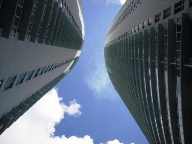 1 bedroom Flat For Sale: 1900 N..