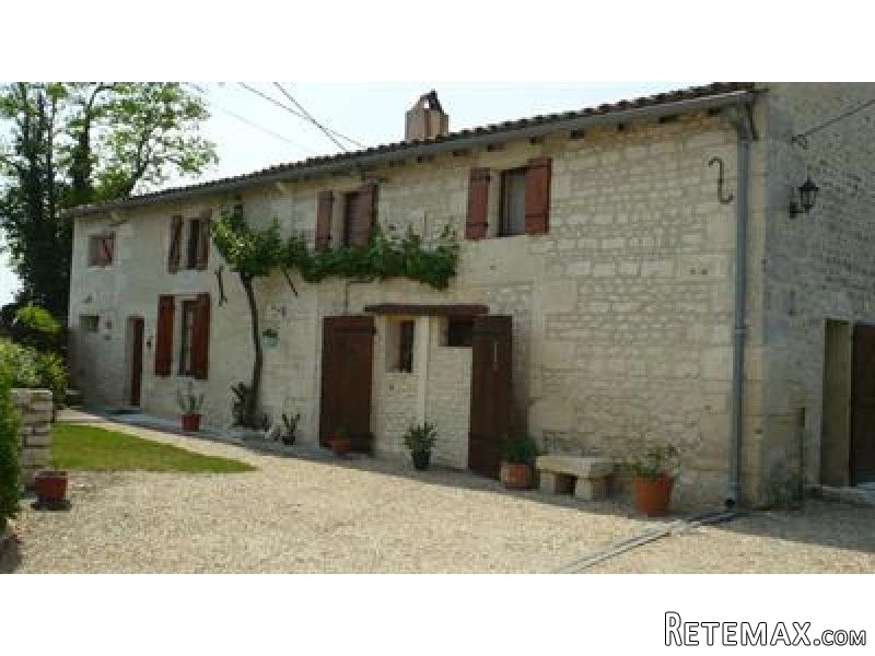 4 Bedrooms - House - Poitou-Charentes..