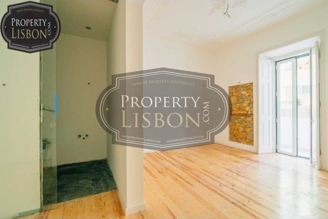Fully Renovated T4 Lisbon Apartment for..