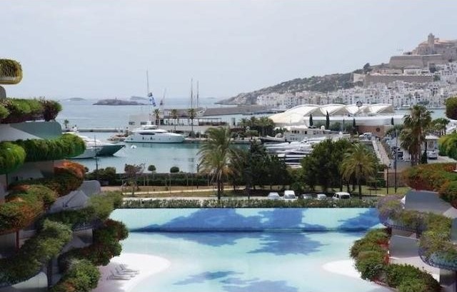 2 bedroom Flat For Sale: Marina..
