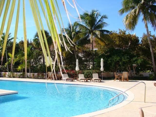 Apartment/townhouse - This charming..