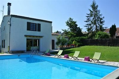 3 Bedrooms - House - Poitou-Charentes -.. - 2