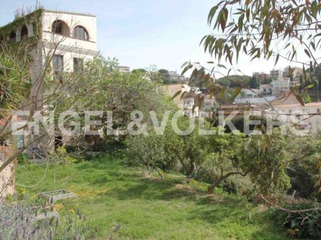Manor house to restore in the centre