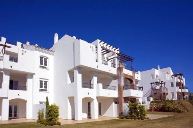 Spacious 3 Bed Sea View Golf Apartment..