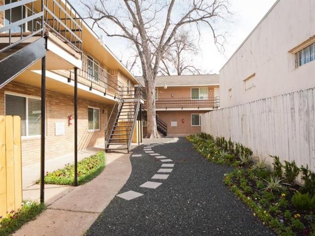2 bedroom Apartment For Sale: 3202 Yale..