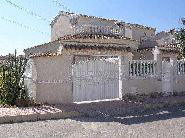 3 Bedrooms - Villa - Alicante - For Sale