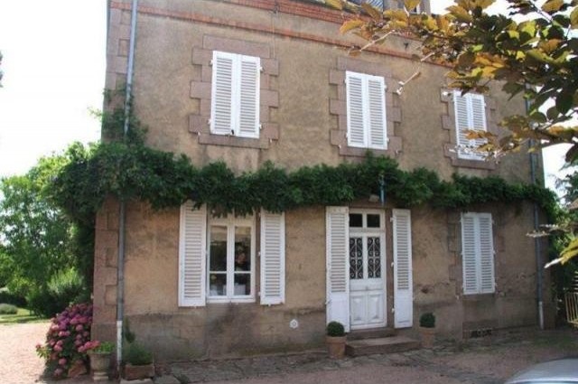4 bedroom House For Sale: 03000 ALLIER