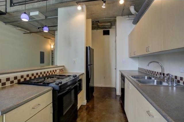 1 bedroom Apartment For Sale: 2000.. - 2