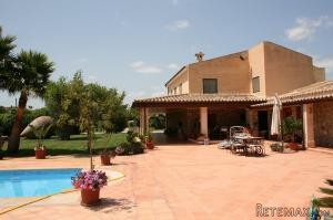 Lloseta, finca with several houses +..