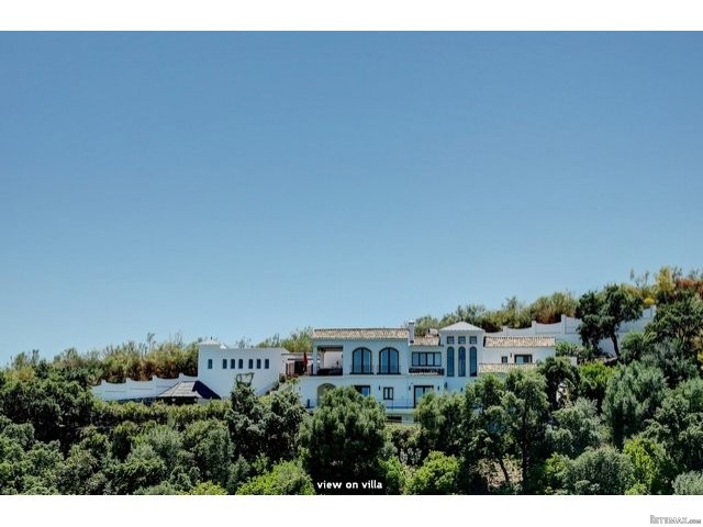 Villa for sale in Golf Montemayor..