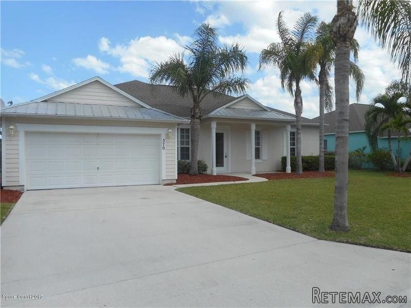 4 bedroom Detached House For Sale: 370..