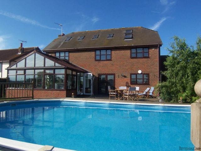 4 bedroom house in Minster, SHEERNESS