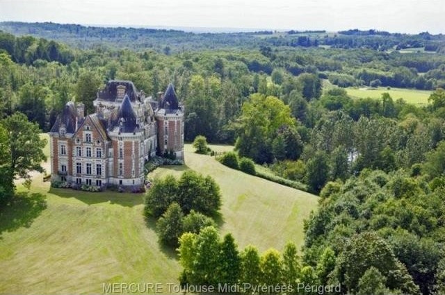 19 bedroom Castle For Sale: 24000..