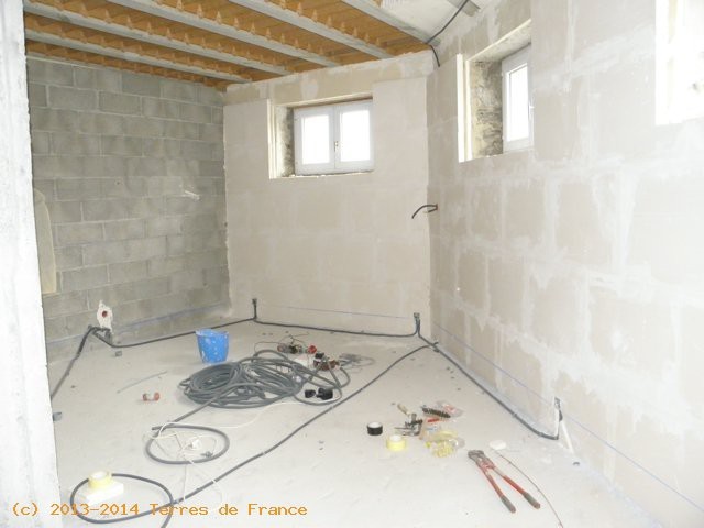 Batiment En Pierre Dans Un Hameau.. - 2