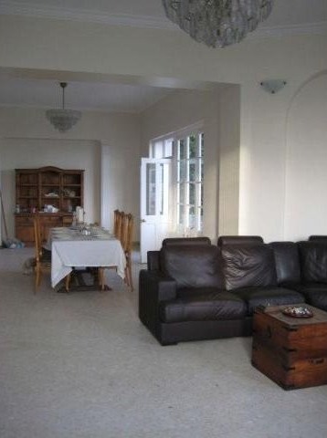 3 bedroom Apartment For Sale: Gowlands..