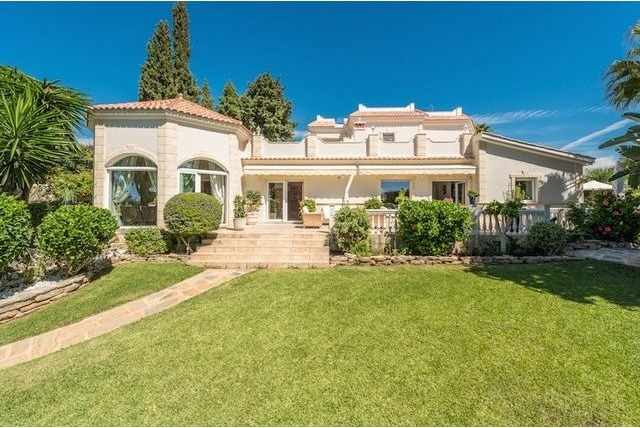 5 Bedrooms - Villa - Malaga - For Sale