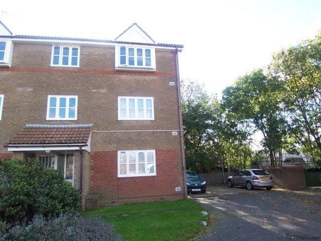 1 bedroom flat in QUEENBOROUGH