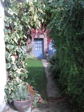 Nice House with Studio in Outbuilding - 2