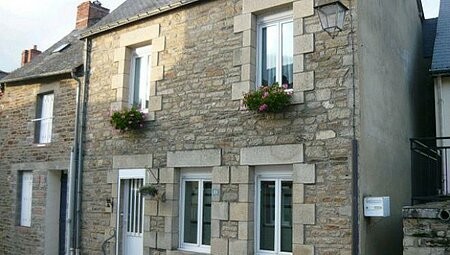 4 bedroomed town house, Josselin