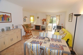 Lovely 2 bedroom apartment on complex - 2