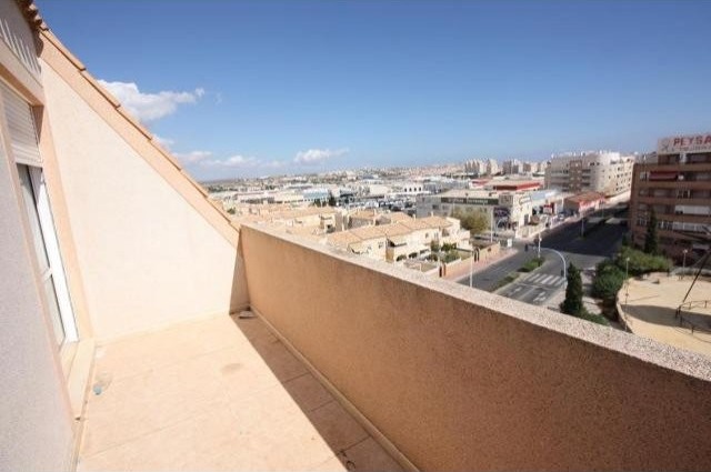 2 bedroom penthouse with terrace and..