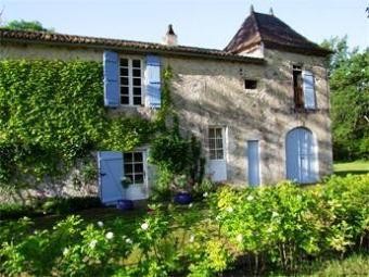 Prestige Lakeside Property With A Fully..
