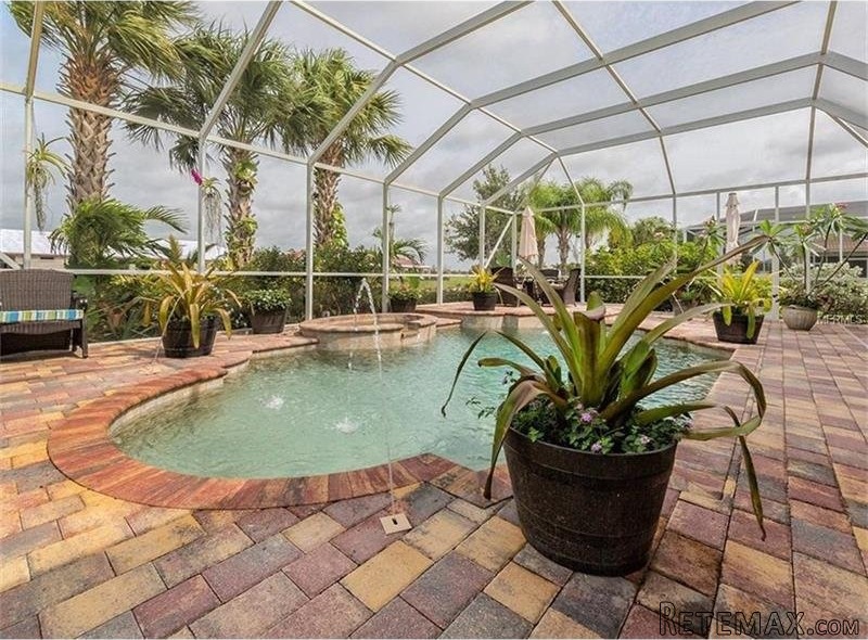 2 bedroom House For Sale: 19131 Kirella.. - 2