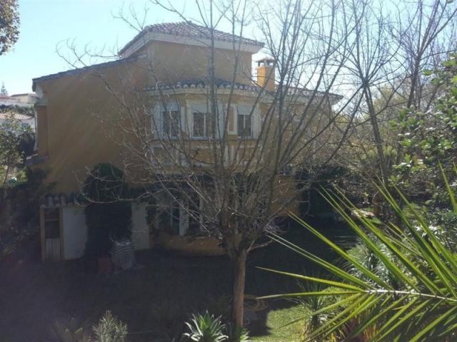 Villa - fabulous semi-detached house in..