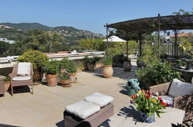 ROOF TOP APARTMENT IN PRIVATE DOMAIN.