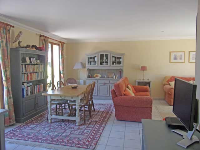 4-Bedroomed Modern House Of The 90ies.. - 2