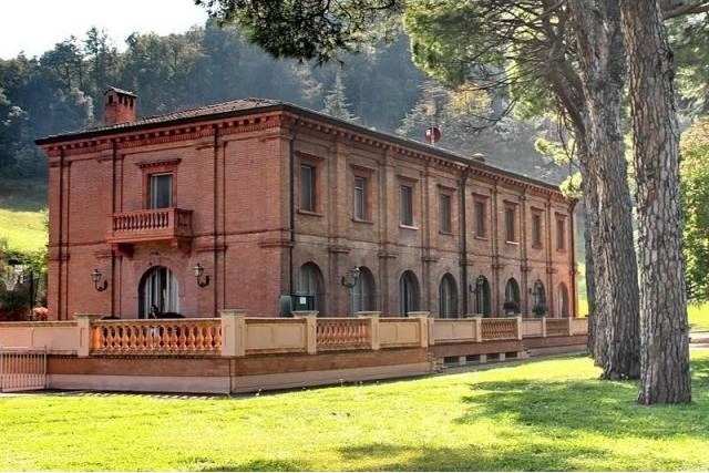 6 bedroom House For Sale: Bologna.. - 2