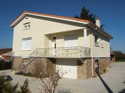 3 bed town house with large garden..