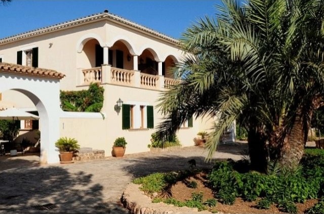 Rustic Hotel In A Quiet Area Of..