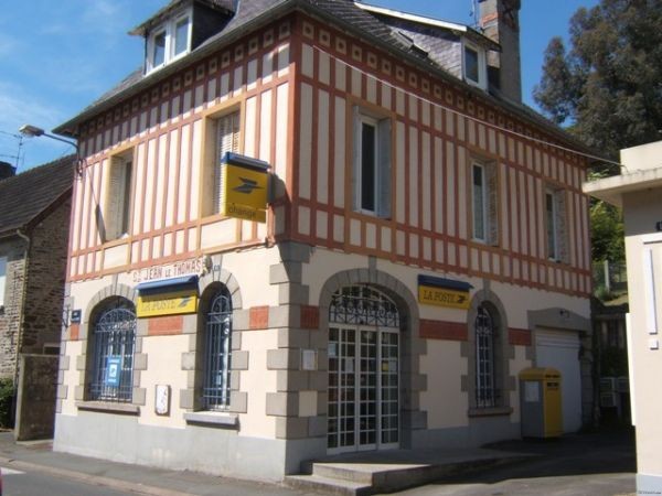 Former Post Office with 4 Bedrooms - 2