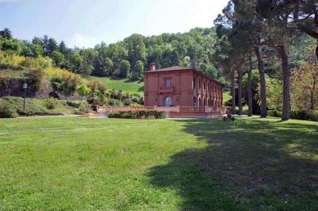 6 bedroom House For Sale: Bologna..
