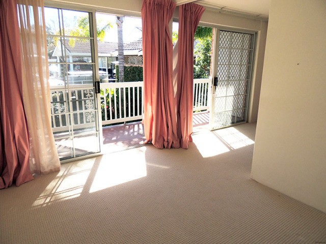 Spacious refurbished serviced.. - 2
