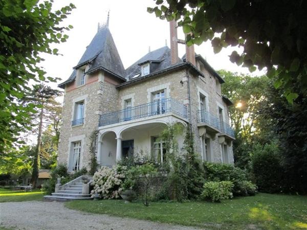 Character Family Home With Park In..