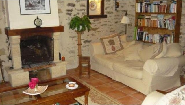 Charming Traditional House - 2