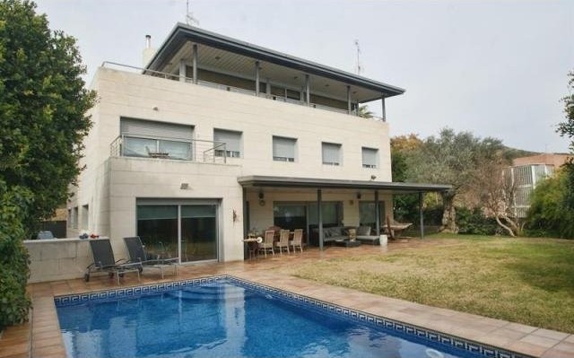 5 bedroom Detached House For Sale:.. - 2