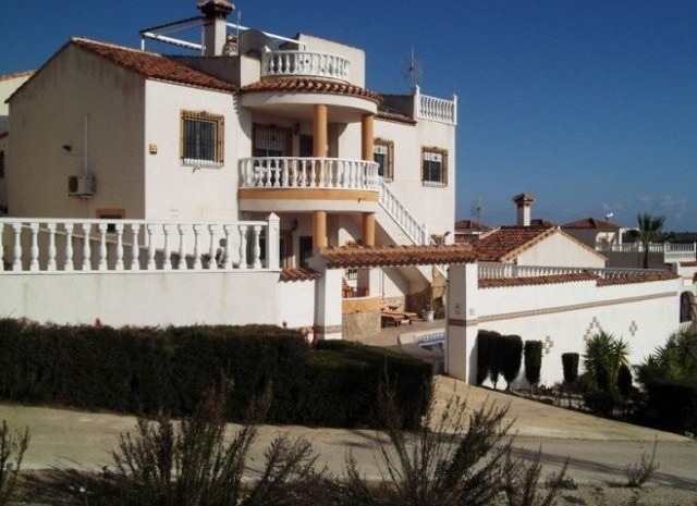 5 Bedrooms - Villa - Alicante - For Sale