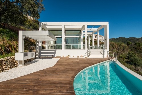 6 Bedrooms - Villa - Malaga - For Sale