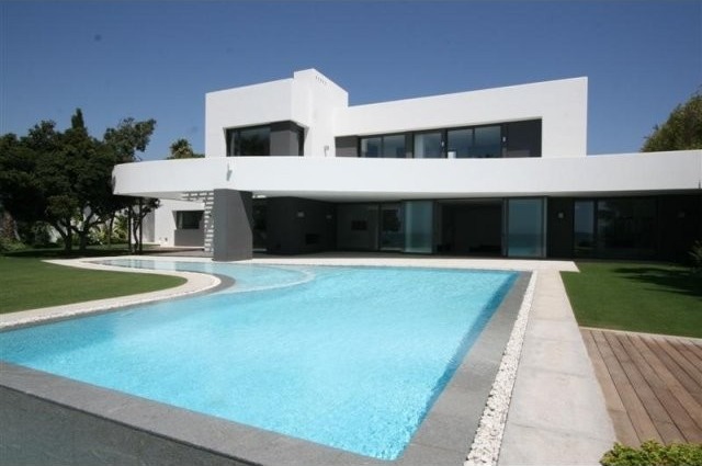 VILLA FOR SALE IN MARBELLA